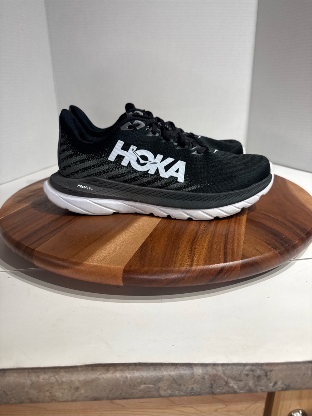 HOKA Mach 5 Pro Fly Women’s Size 9 B Black White